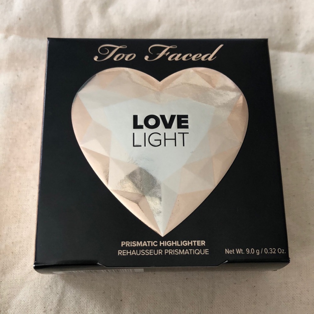 BNIB Too Faced Love Light prismatic highlighter